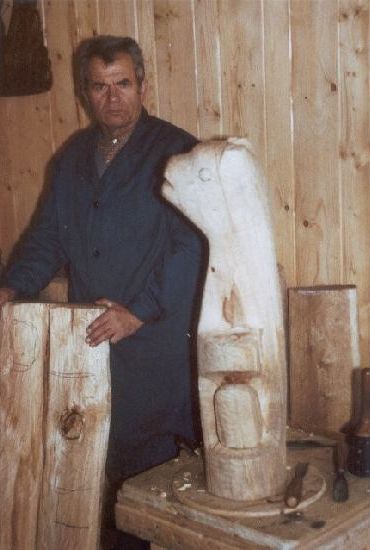 Pecuch prezentuje surowe drewno - Krupówki 9 rok 1985